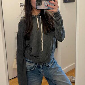 Brandy melville grey thick sweater. Very comfortable and in perfect condition.